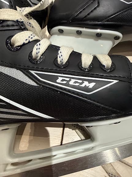 CCM S92 ishockeyskridskor barn storlek 33 svart