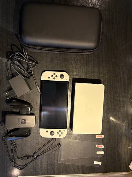 Nintendo Switch OLED spelkonsol vit med tillbehör