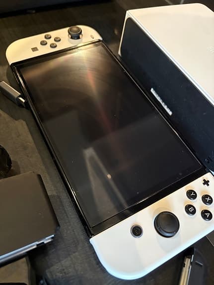 Nintendo Switch OLED spelkonsol vit med tillbehör