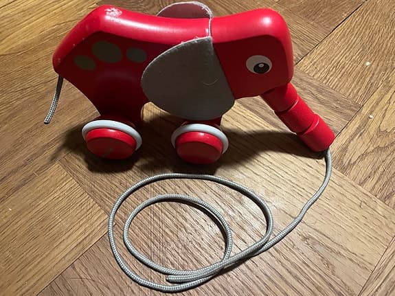 BRIO leksakselefant dragleksak röd