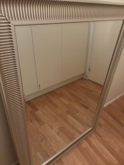 IKEA spegel med räfflad ram vit