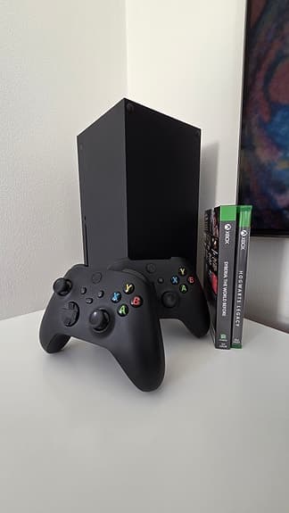 XBOX Series X 1TB - Nyskick ink. 2 handkontroller och 2 spel