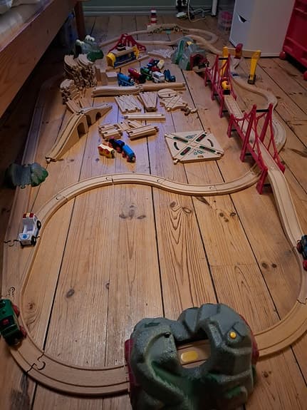 BRIO trätågbaneset med tåg och tillbehör