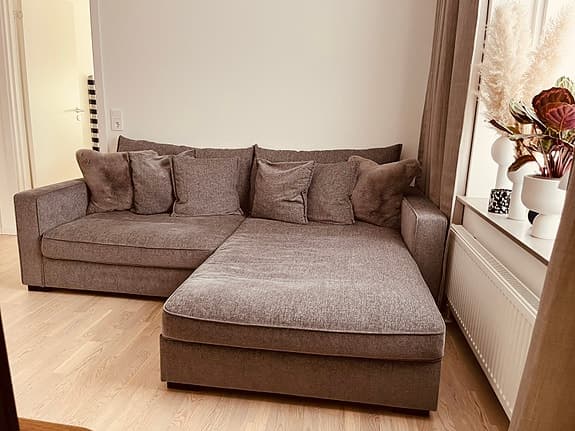 Helt ny köpt Rossi2-sits soffa med schäslong XL höger
