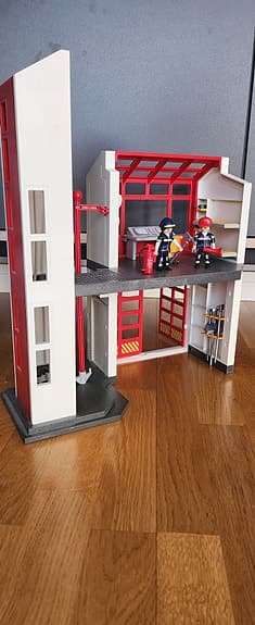 Playmobil brandstation och polisstation