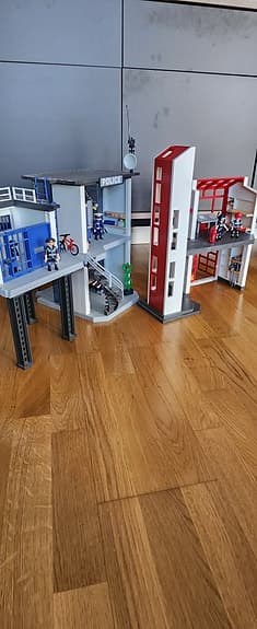 Playmobil brandstation och polisstation