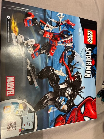 LEGO Marvel 76115 - Spider Mech vs. Venom.
