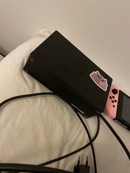 Nintendo Switch spelkonsol med docka och laddare