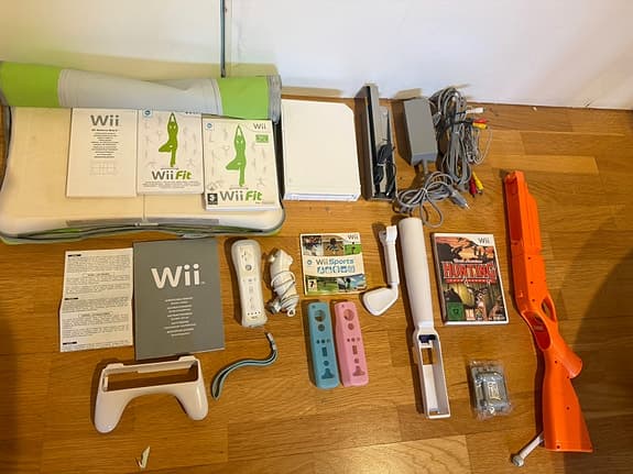 Wii set med 3 spel & tillbehör och Kontroll + nunchuk