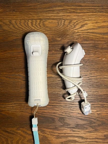 Wii set med 3 spel & tillbehör och Kontroll + nunchuk