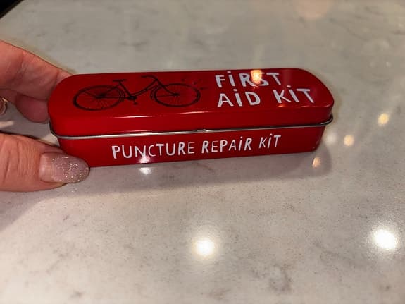 Cykel punkteringsreparationskit röd plåtask