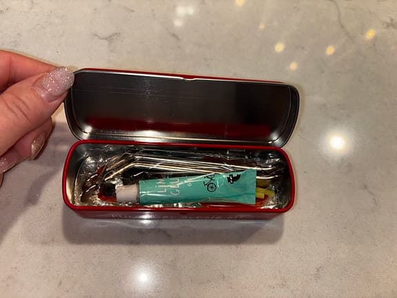 Cykel punkteringsreparationskit röd plåtask