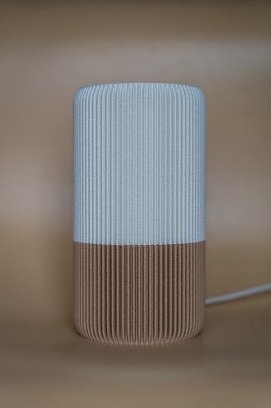 Unik designlampa 20 cm – E27 – ribbad struktur – Peanut/Cotton White