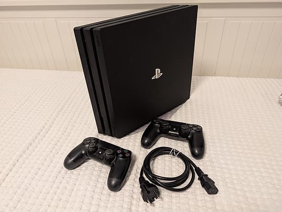 Playstation 4 Pro + 2st handkontroller