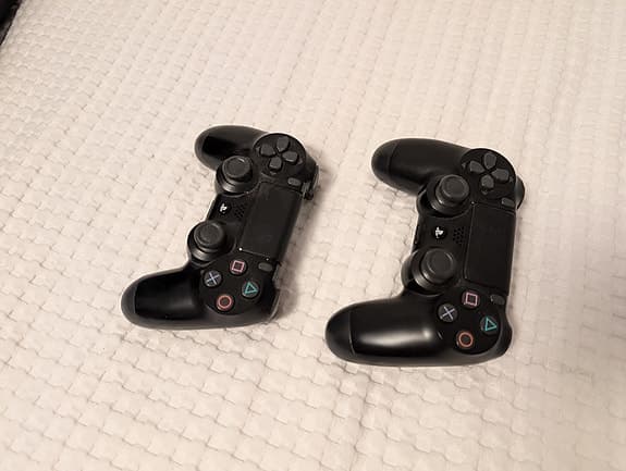 Playstation 4 Pro + 2st handkontroller