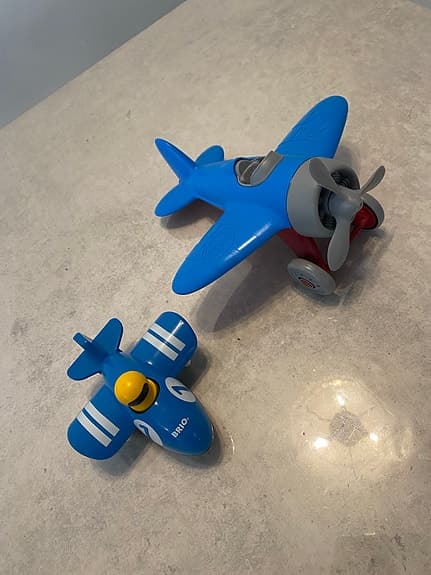 BRIO leksaksflygplan blå plast
