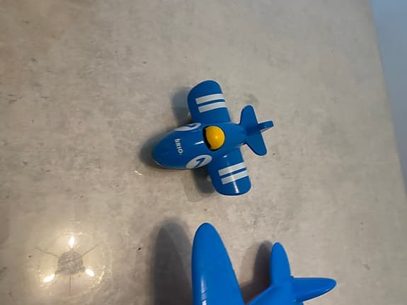 BRIO leksaksflygplan blå plast
