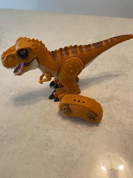 Radiostyrd dinosaurieleksak med fjärrkontroll