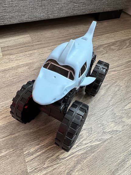 Beyblade Bigfoot leksaksbil monstertruck hajdesign