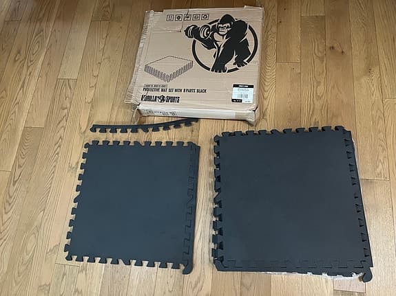 Träningsmatta 60x60 cm svart skum, 8 bitar, bra skick