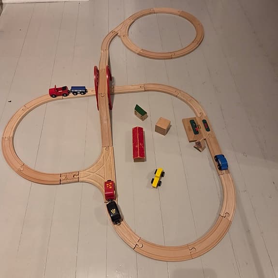 BRIO trätåg järnvägsset med bro och fordon