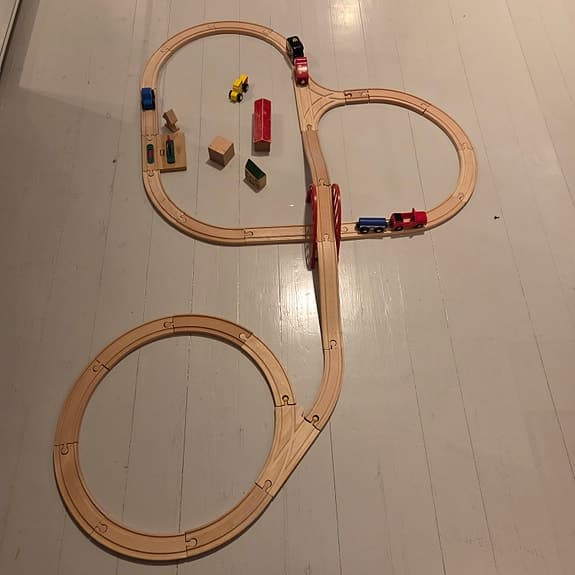 BRIO trätåg järnvägsset med bro och fordon