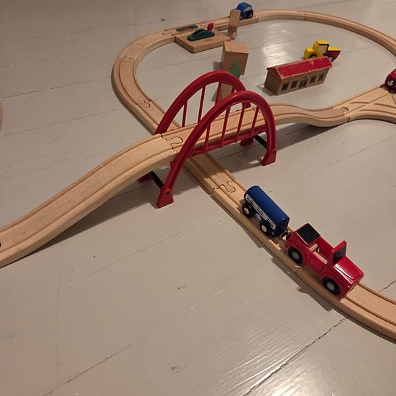 BRIO trätåg järnvägsset med bro och fordon