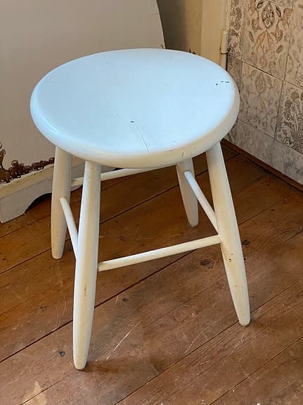 Äldre charmig träpall