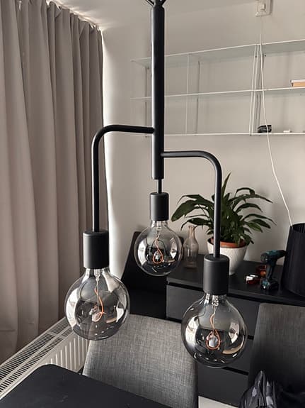 Taklampa med tre dekorativa glödlampor