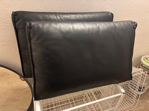 Soffkuddar ryggkuddar svart läder