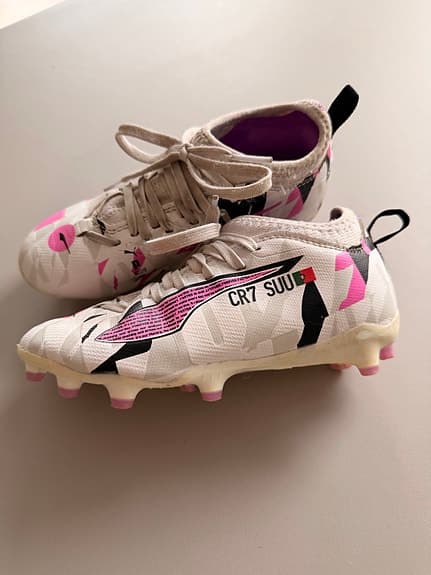 Puma fotbollsskor CR7 storlek 30