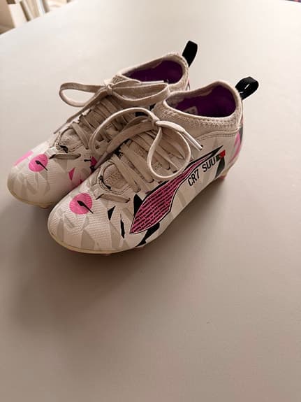 Puma fotbollsskor CR7 storlek 30