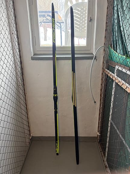 Längdskidor svart/gul