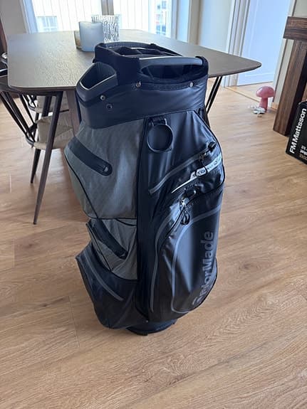 TaylorMade golfbag (vagnbag) vattentålig