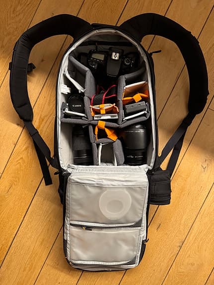 Canon EOS 90D digital systemkamera, objektiv och tillbehör (~8000 exponeringar)