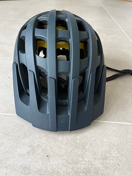 Lazer cykelhjälm MIPS grå