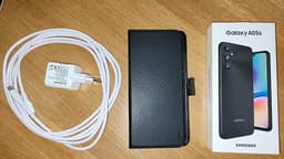 Ny mobiltelefon Samsung Galaxy A05s med tillbehör
