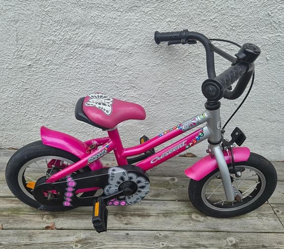 Crescent Bikerz 12 tum i fin rosa färg – den perfekta första cykeln för små