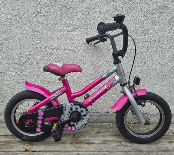 Crescent Bikerz 12 tum i fin rosa färg – den perfekta första cykeln för små