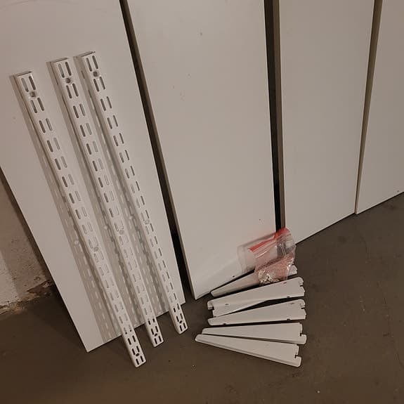 Elfa hyllor väggskenor konsoler
