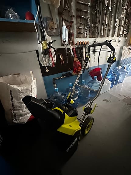 Ryobi Snöslunga 36V med 3 Batterier och två laddare.