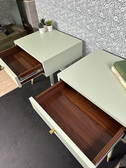 Sängbord från Reforma i valnöt