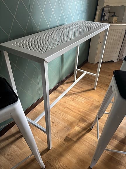 Barbord och 3 stolar i metall
