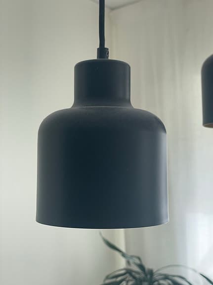 Ellos Rafael taklampa med tre svarta pendlar metall