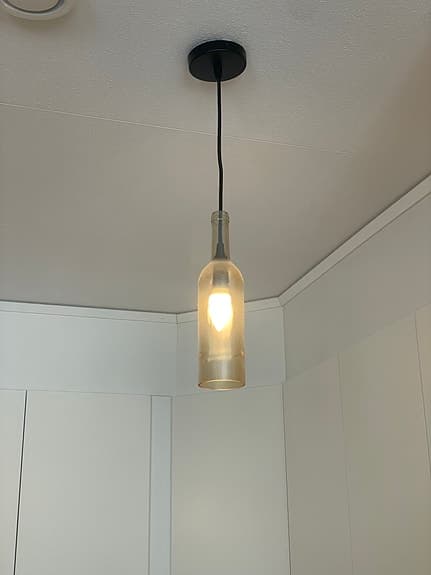 Ett par Taklampa glasflaska