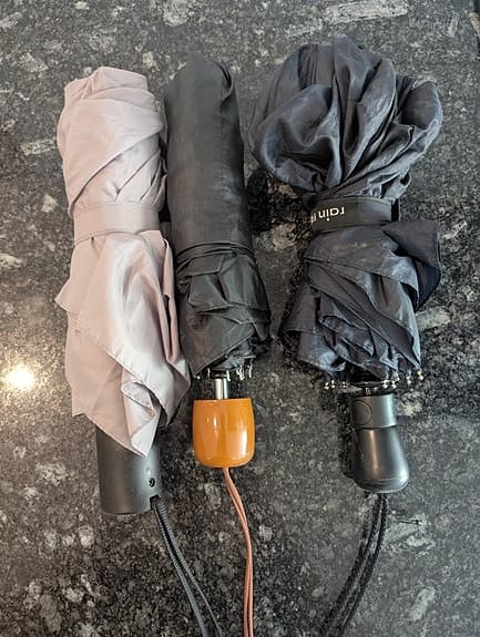 3 st paraplyer – perfekta som slitparaplyer / reservparaplyer