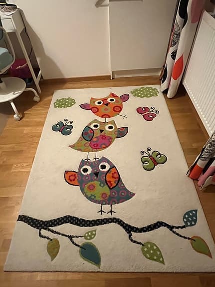 Barnmatta med ugglor – 120 x 170 cm – fint skick inköpt på Matt-huset