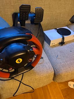 Xbox series s med ratt och pedal