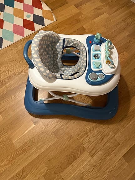 Baby Dan  gåstol blå vit