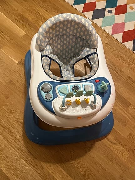 Baby Dan  gåstol blå vit